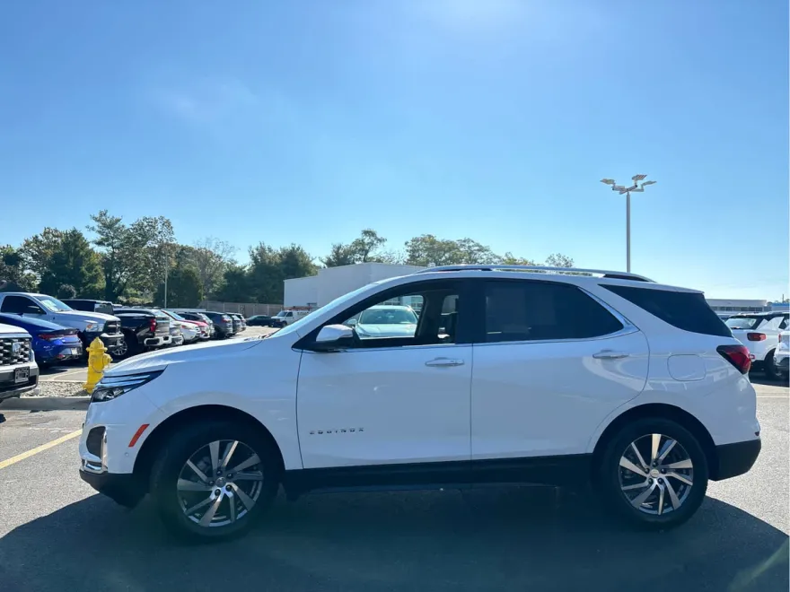2022 Chevrolet Equinox Premier photo 1