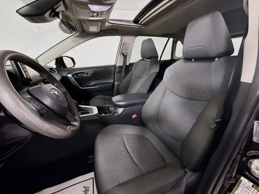 2022 Toyota RAV4 XLE photo 1