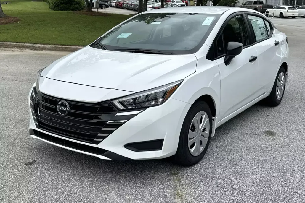 2025 Nissan Versa 1.6 S photo 1