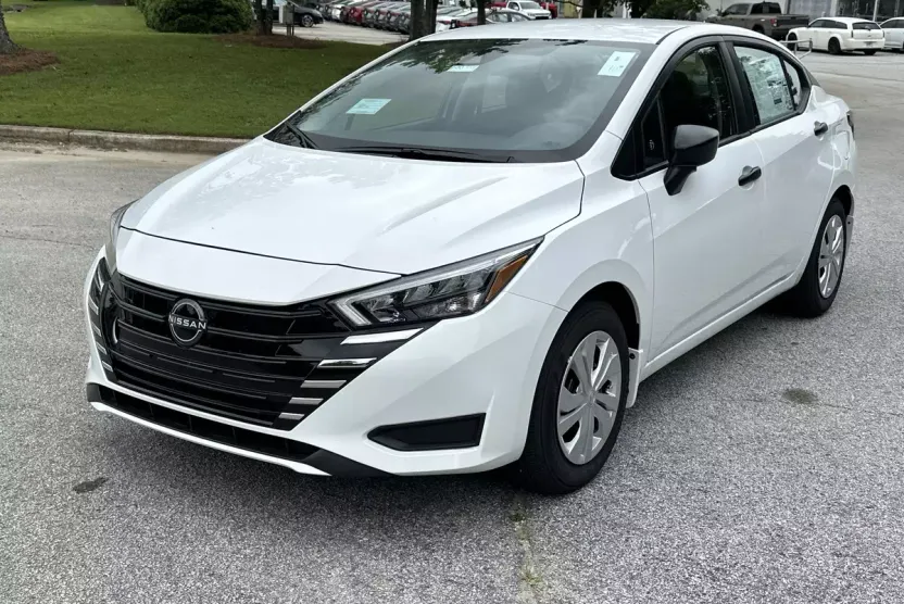 2025 Nissan Versa 1.6 S photo 1