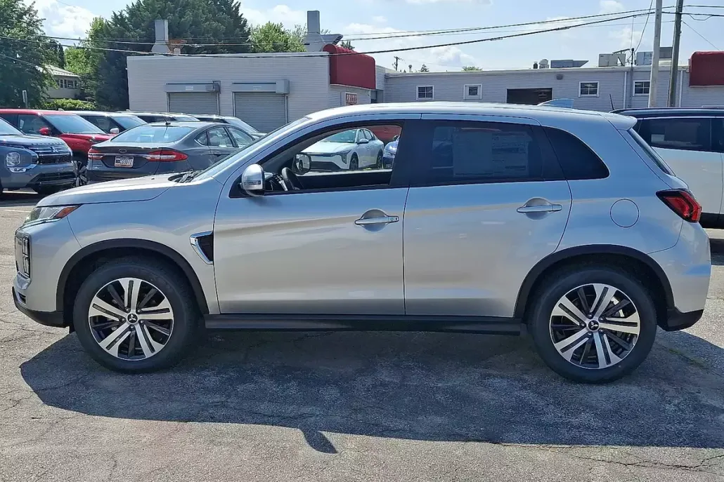 2025 Mitsubishi Outlander Sport SE photo 1