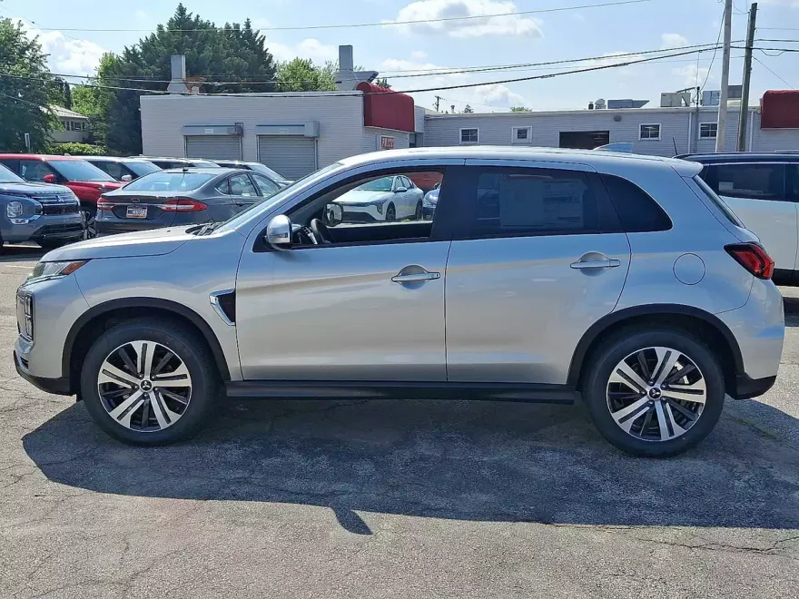 2025 Mitsubishi Outlander Sport SE photo 1