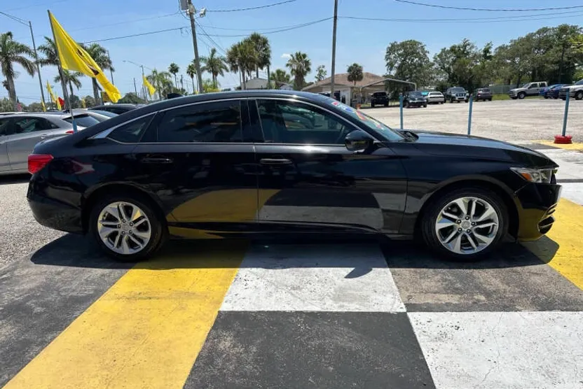2018 Honda Accord LX photo 1