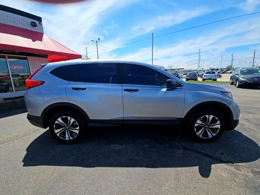 2017 Honda CR-V LX photo 1