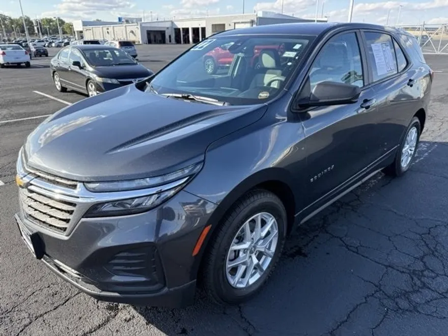 2022 Chevrolet Equinox LS photo 1