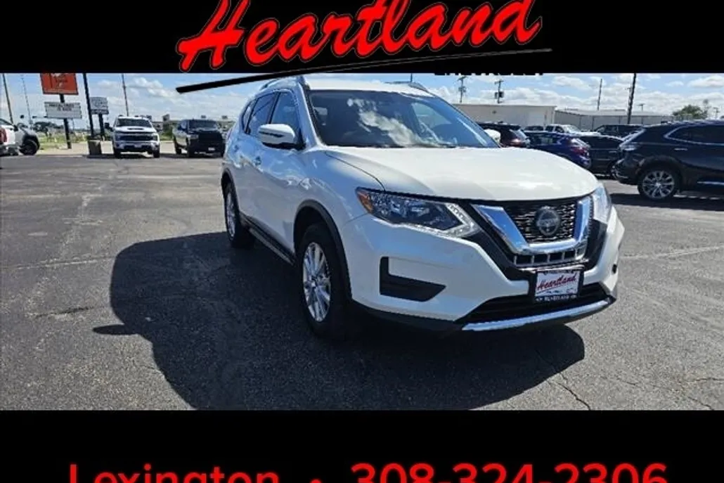 2020 Nissan Rogue SV photo 1