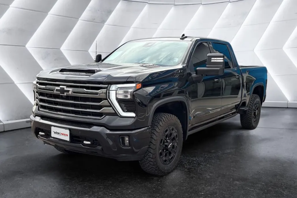 2024 Chevrolet Silverado 2500HD High Country photo 1