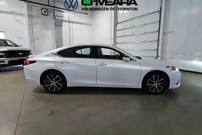 2023 Lexus ES 250 photo 1