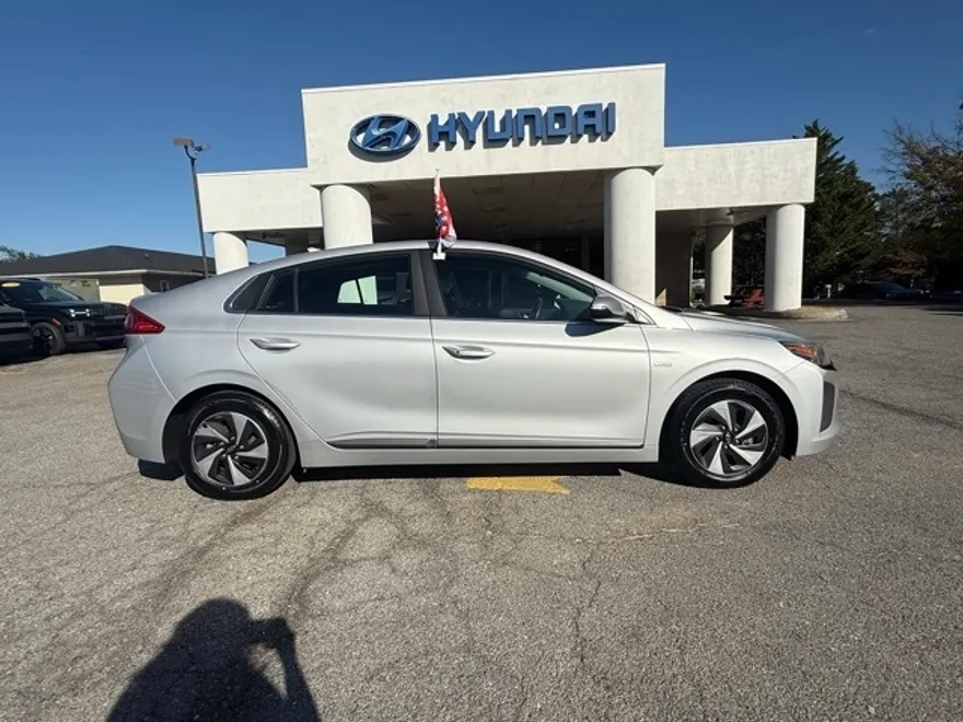2018 Hyundai Ioniq SEL photo 1