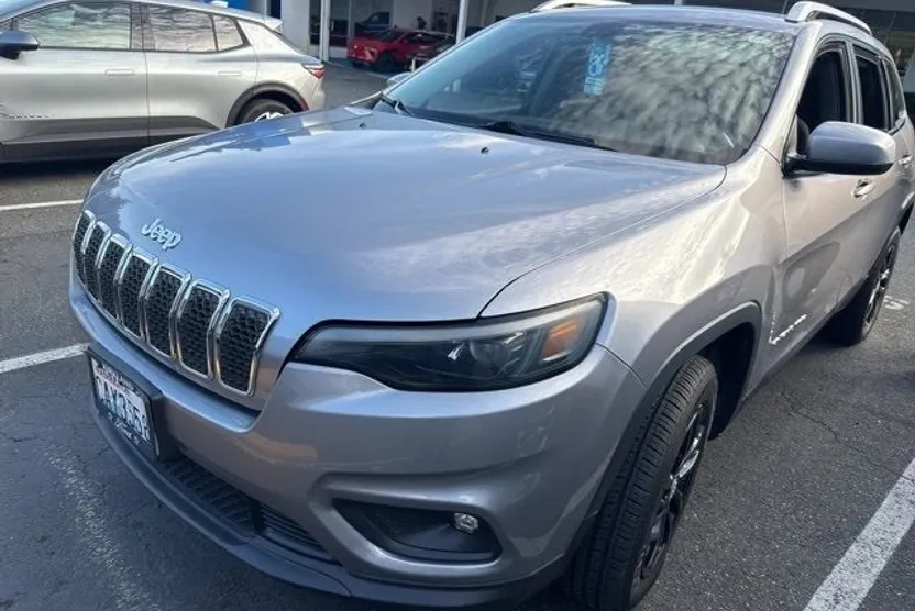 2019 Jeep Cherokee Latitude photo 1