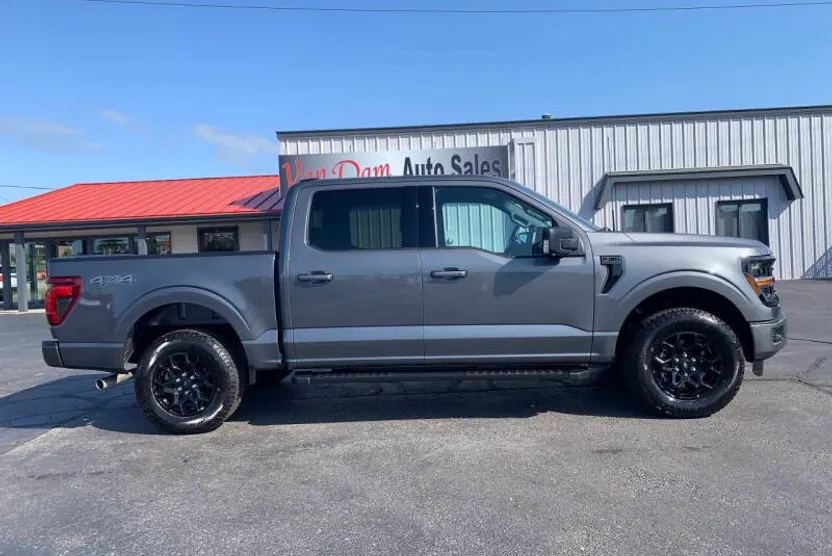 2024 Ford F-150 XLT photo 1