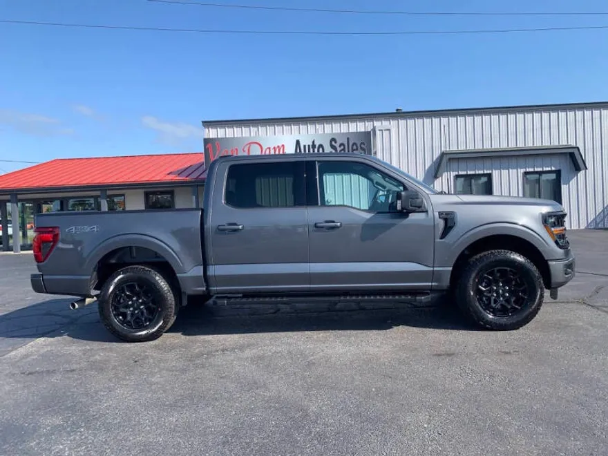 2024 Ford F-150 XLT photo 1