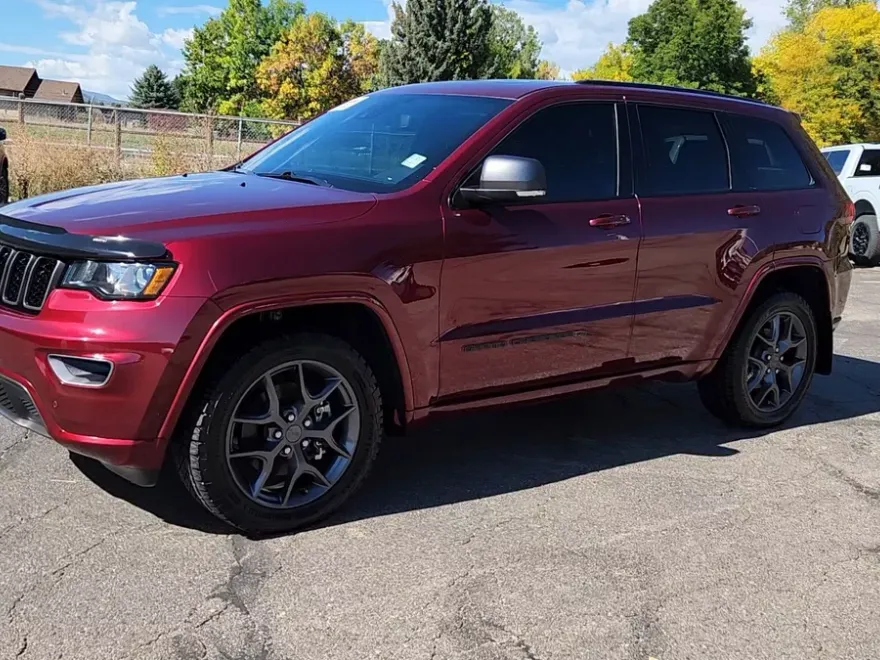 2021 Jeep Grand Cherokee Anniversary Edition photo 1