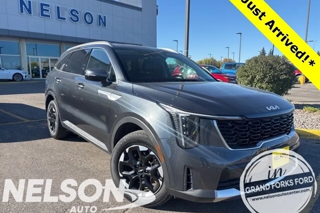 2024 Kia Sorento S photo 1