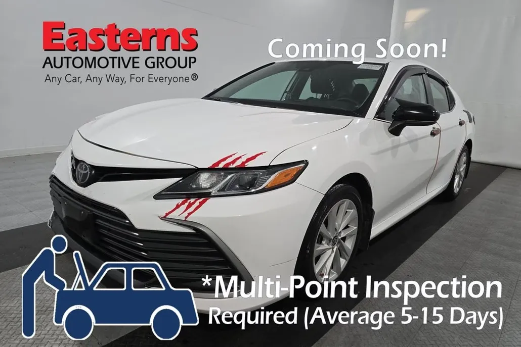 2022 Toyota Camry LE photo 1