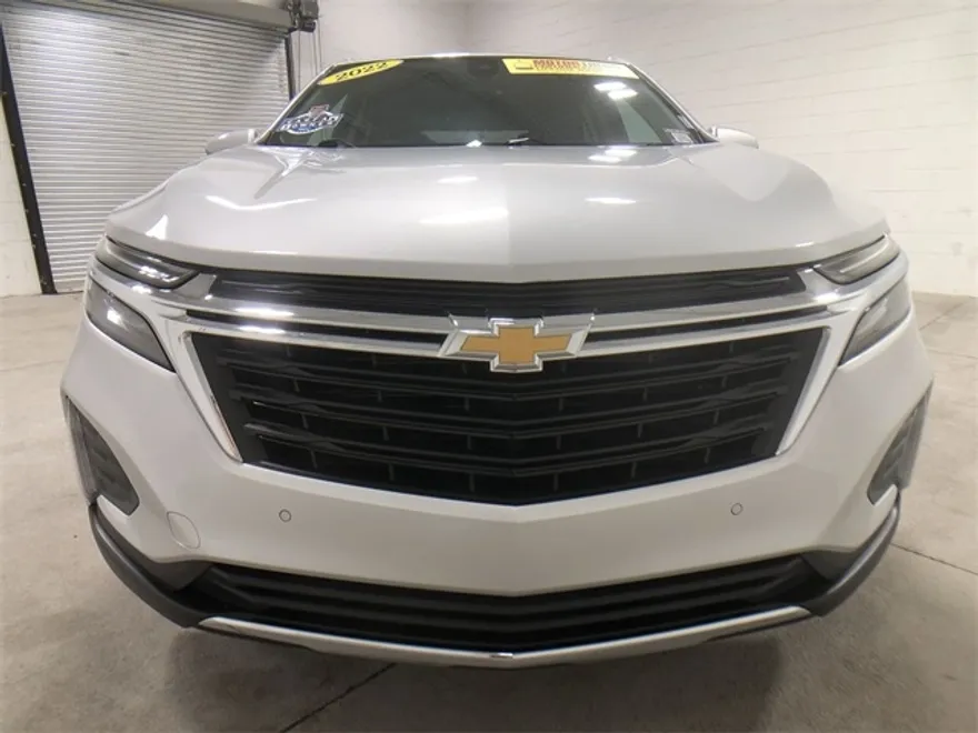 2022 Chevrolet Equinox LT photo 1