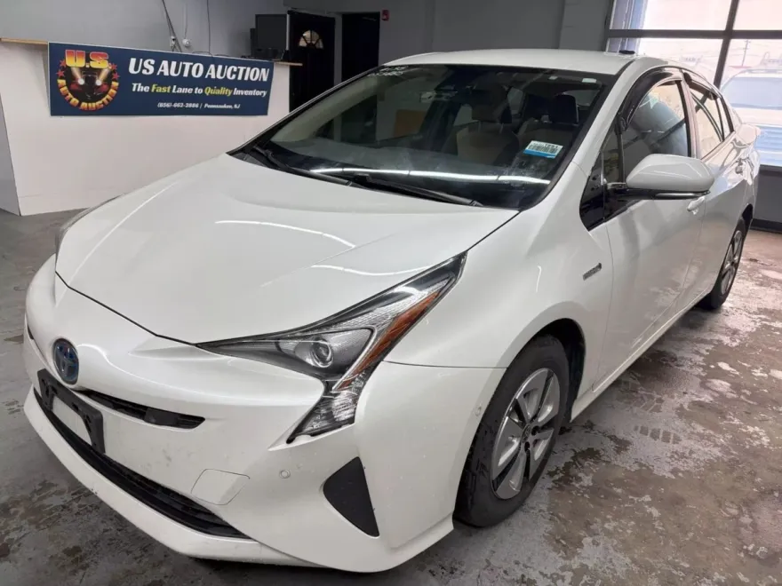 2017 Toyota Prius Two photo 1