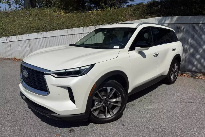 2025 Toyota RAV4 LE photo 1