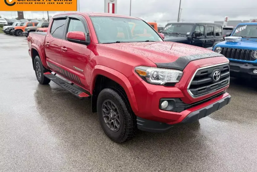 2017 Toyota Tacoma SR5 photo 1