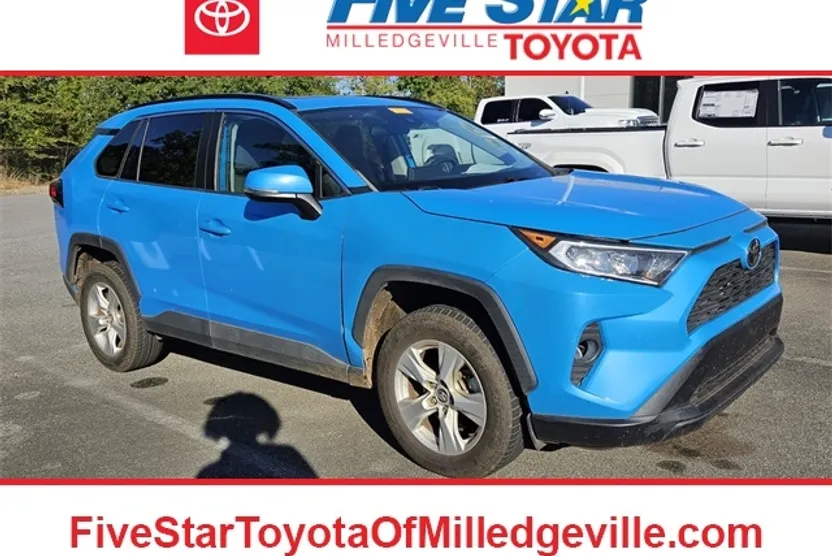 2020 Toyota RAV4 XLE photo 1