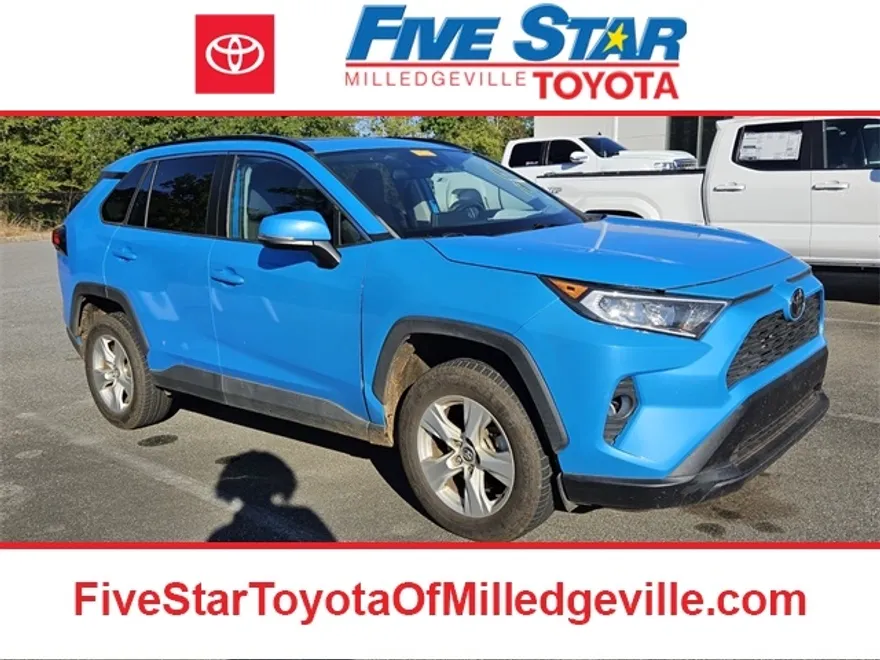 2020 Toyota RAV4 XLE photo 1