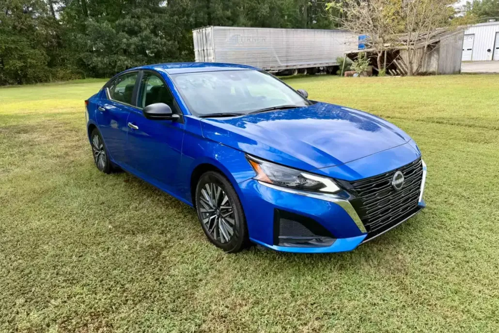 2025 Nissan Altima SV photo 1