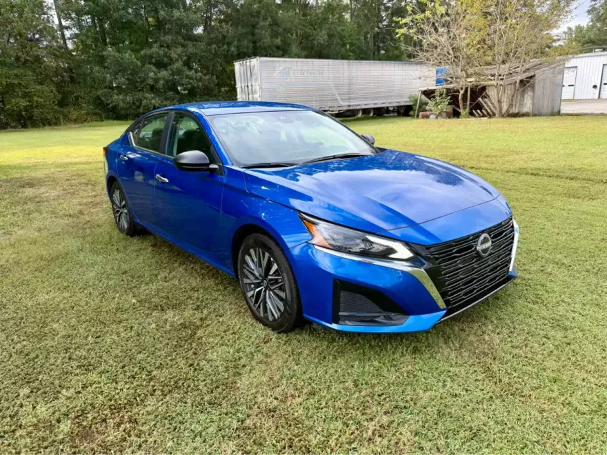 2025 Nissan Altima SV photo 1