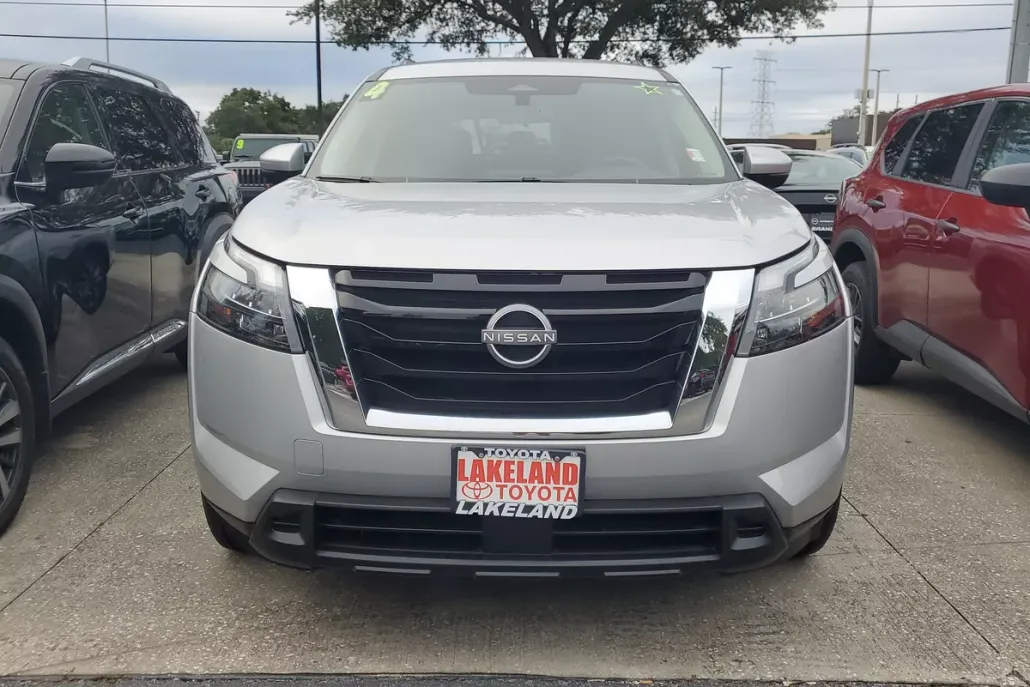 2024 Nissan Pathfinder SV photo 1