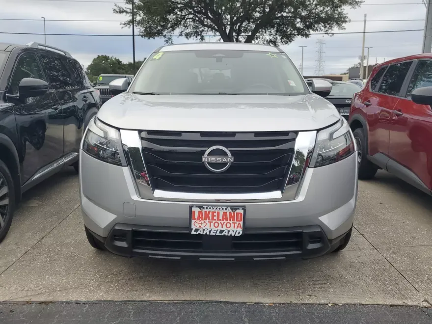 2024 Nissan Pathfinder SV photo 1