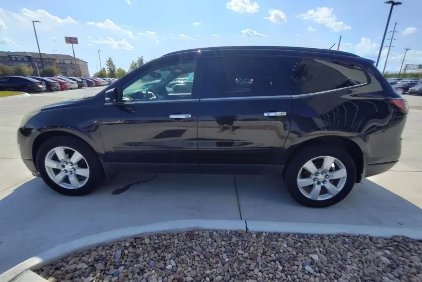 2017 Chevrolet Traverse 1LT photo 1