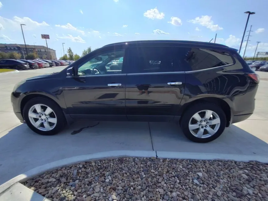 2017 Chevrolet Traverse 1LT photo 1