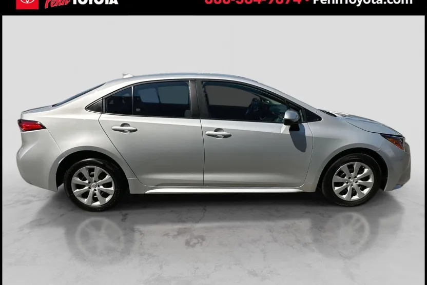 2024 Toyota Corolla LE photo 1