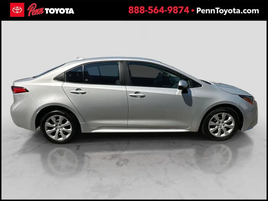 2024 Toyota Corolla LE photo 1