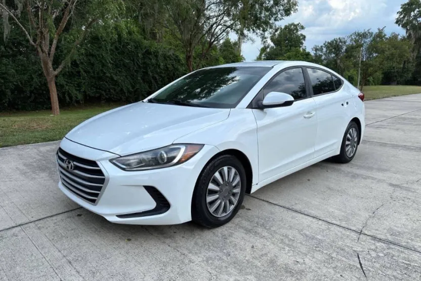 2017 Hyundai Elantra SE photo 1