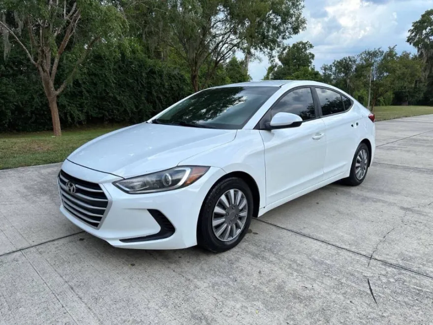 2017 Hyundai Elantra SE photo 1