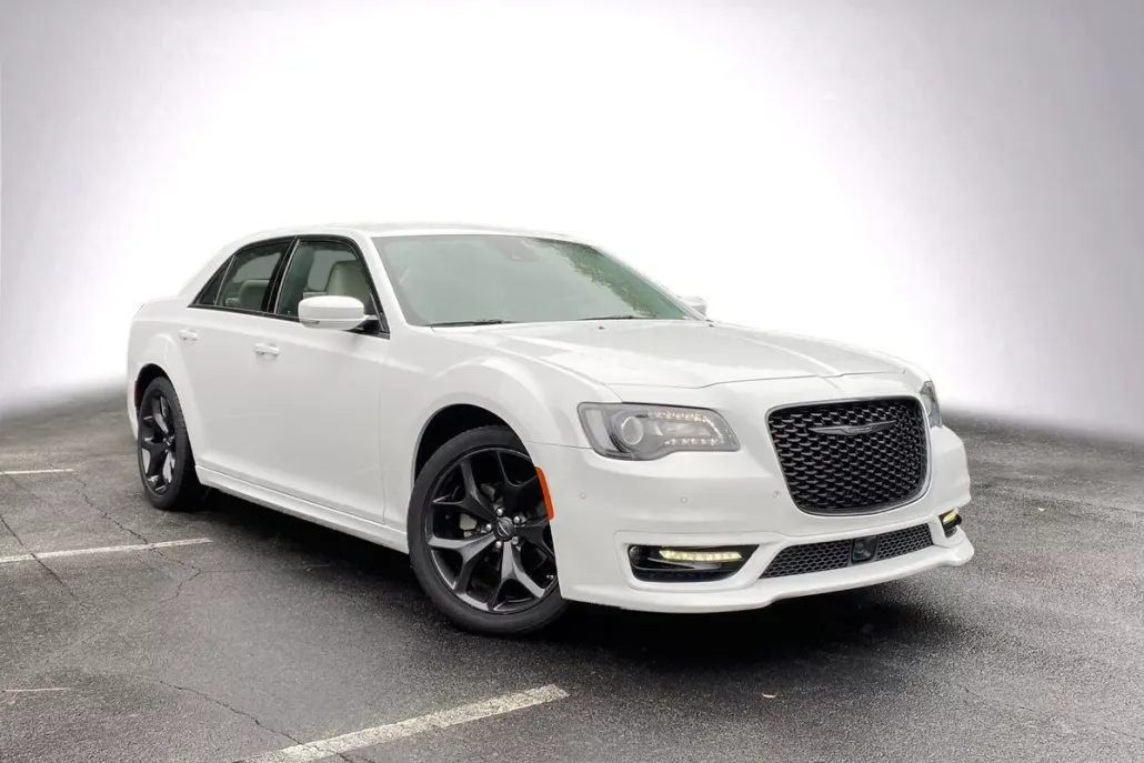 2022 Chrysler 300 Touring L photo 1