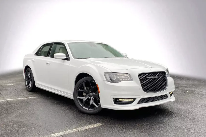 2022 Chrysler 300 Touring L photo 1
