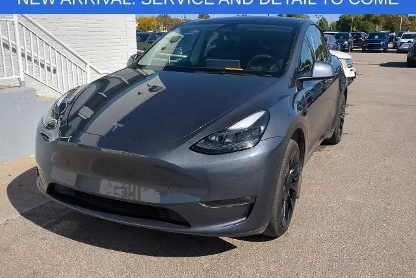 2023 Tesla Model Y Long Range photo 1