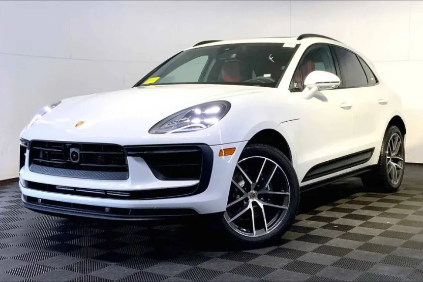2026 Porsche Macan T photo 1