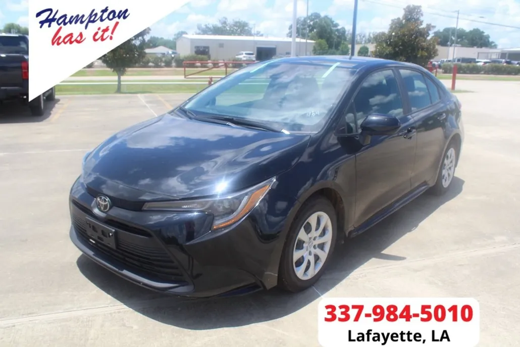 2023 Toyota Corolla LE photo 1