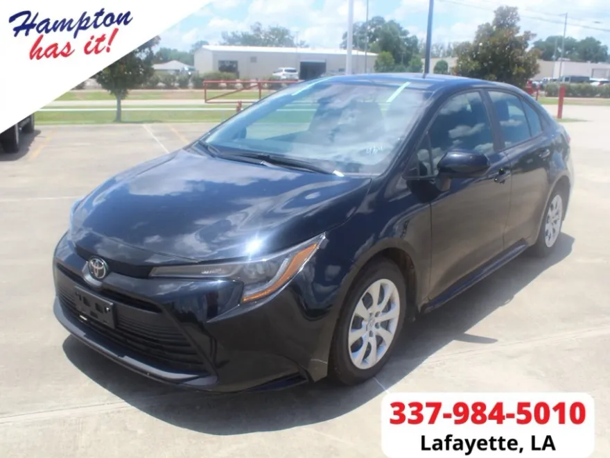 2023 Toyota Corolla LE photo 1