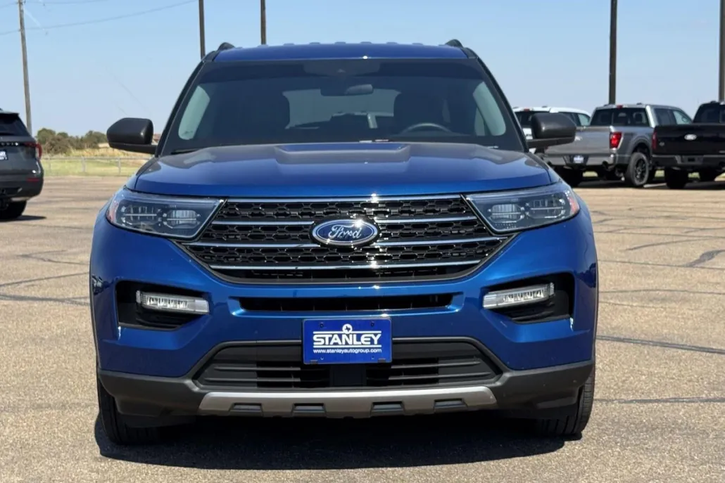 2023 Ford Explorer XLT photo 1