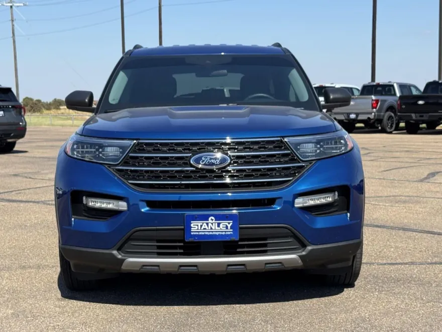 2023 Ford Explorer XLT photo 1