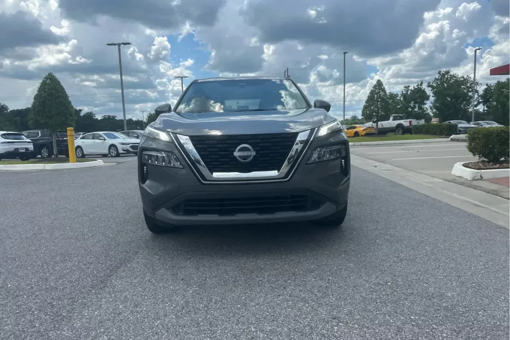 2023 Nissan Rogue SV photo 1