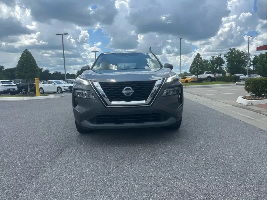 2023 Nissan Rogue SV photo 1
