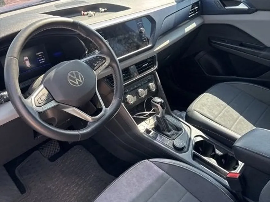 2022 Volkswagen Taos SE photo 1