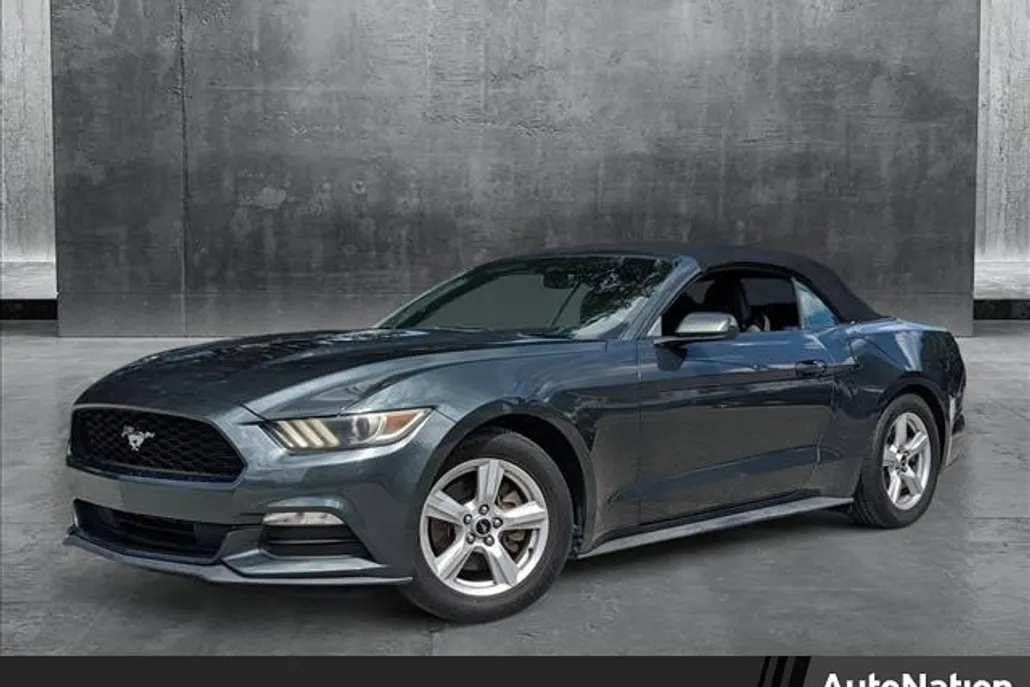 2016 Ford Mustang V6 Convertible photo 1