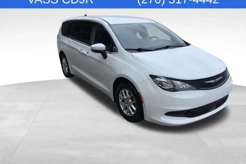 2022 Chrysler Voyager LX photo 1
