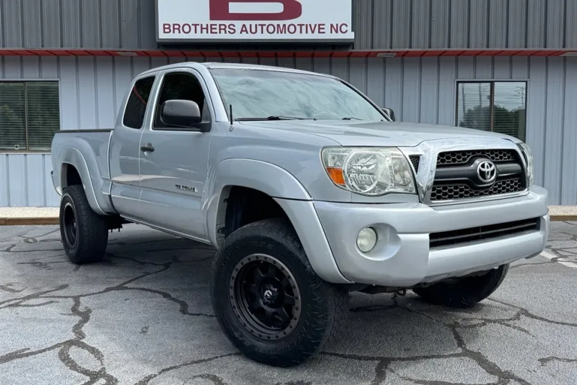 2011 Toyota Tacoma Access Cab V6 4x4 photo 1