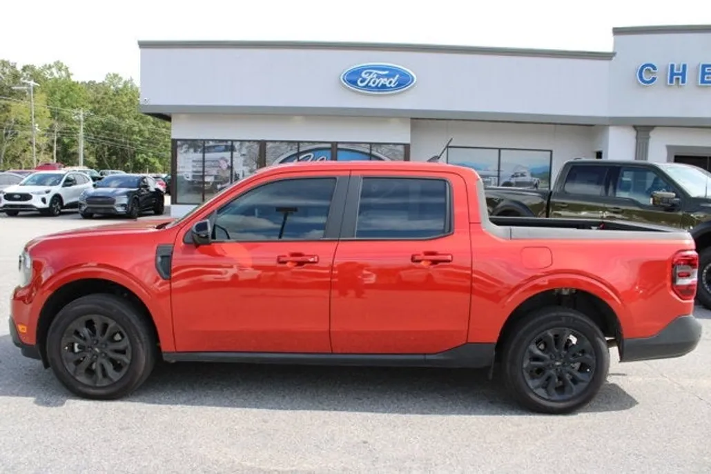 2024 Ford Maverick Lariat photo 1
